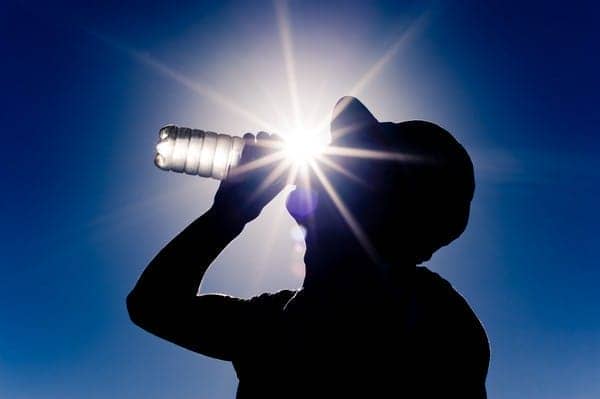 saudi-arabia-man-sun-water-drinking